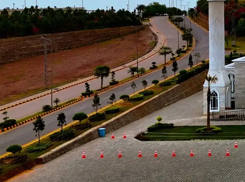 Greenbelts along the main road